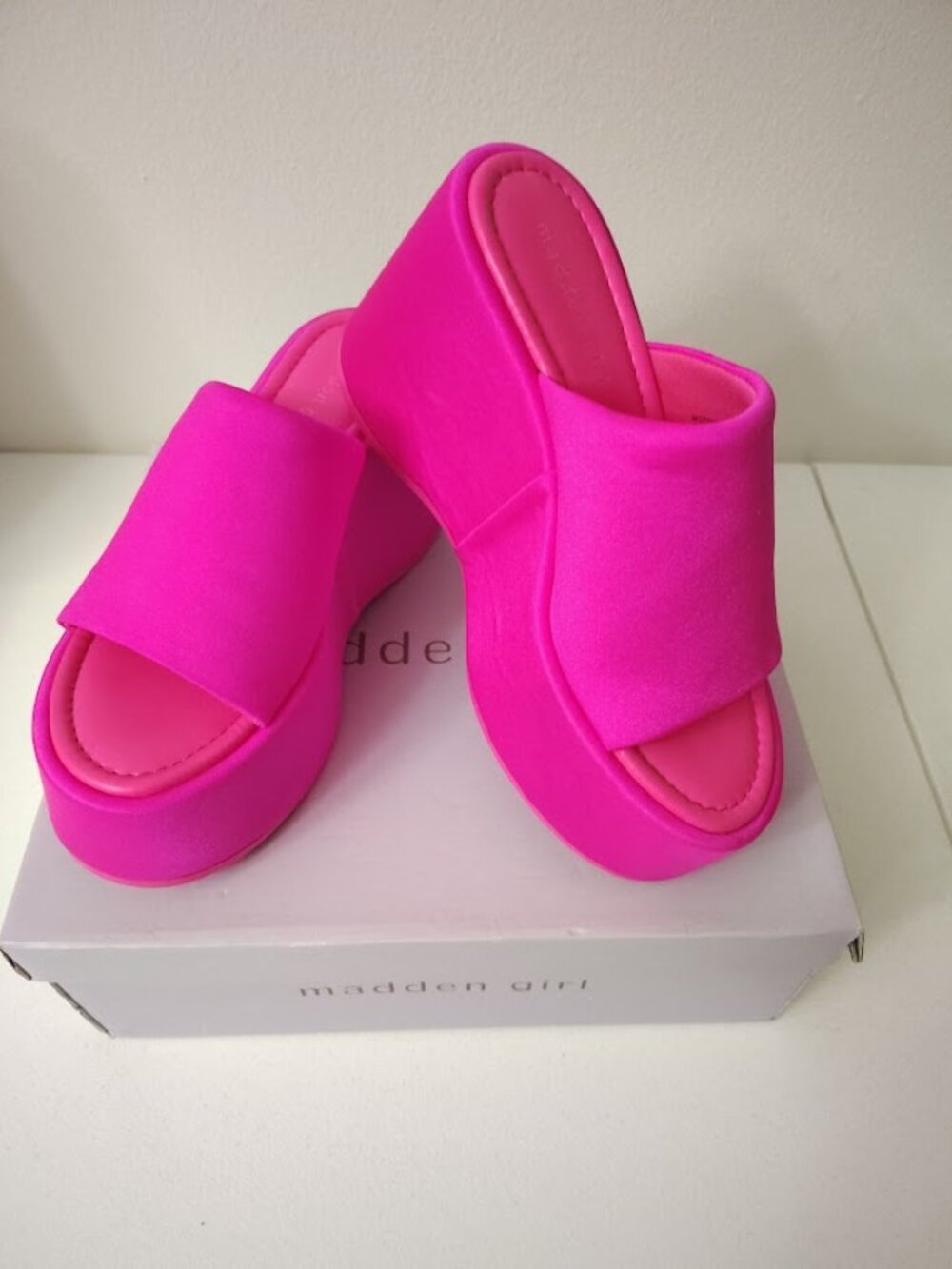 Gorgeous Madden Girl Nicco Hot Pink Platform Wedge Slide Sandals - Size 7.5